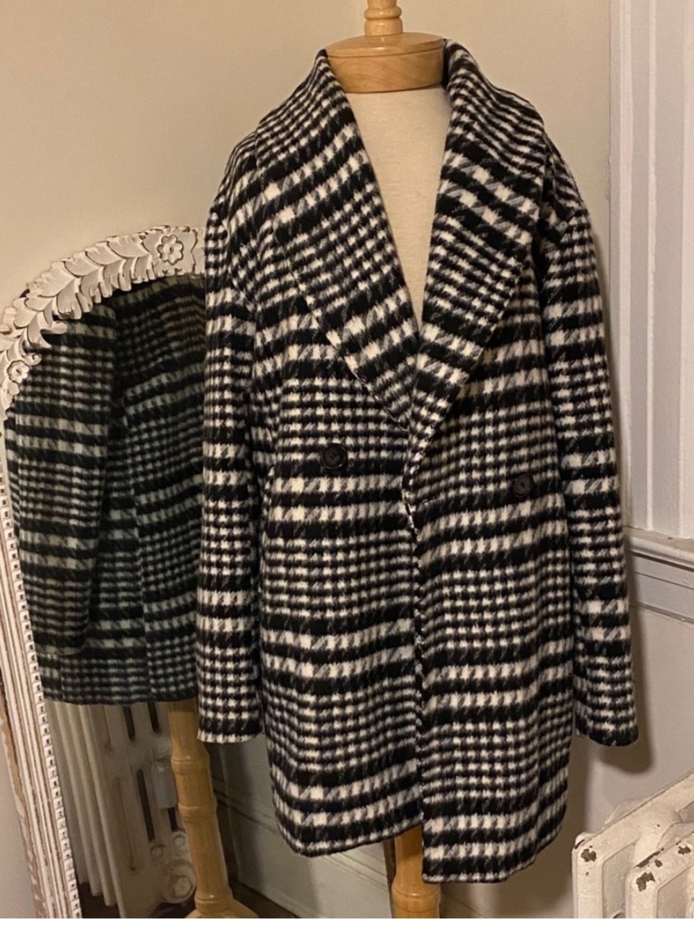 Avec les filled plaid coat size small
